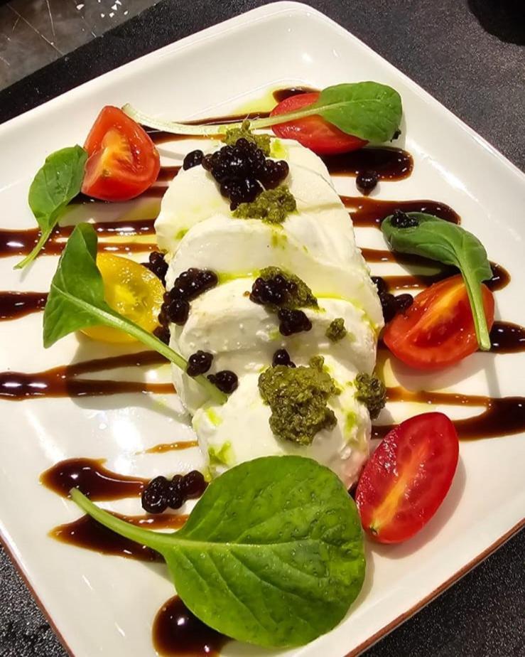 Lion Gate Hotel Sarandë 외부 사진